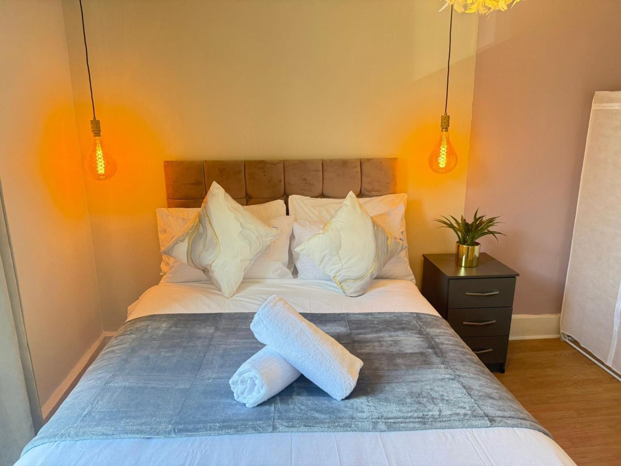 A4-1st Floor 3 Bed Flat Near Elephant And Castle Apartment London
